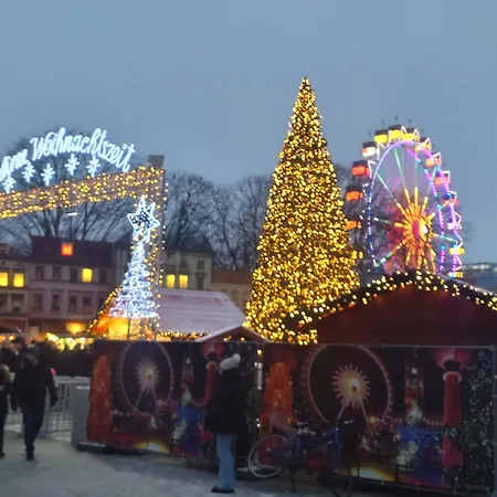 Mitte Von Mitte - Blick Auf Den Turm