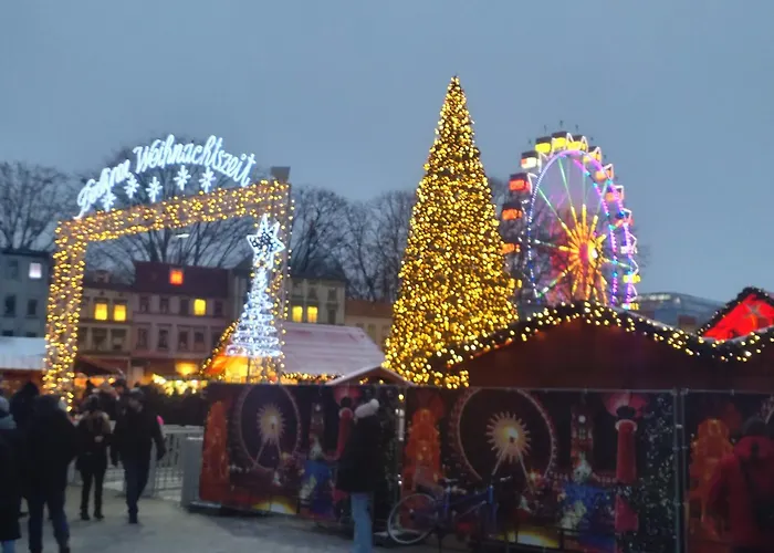 Mitte Von Mitte - Blick Auf Den Turm